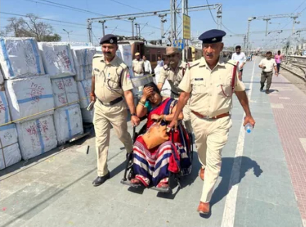 बिहार: गलत ट्रेन में चढ़ गई महिला यात्री, चलती गाड़ी से कूद गई; मची अफरातफरी